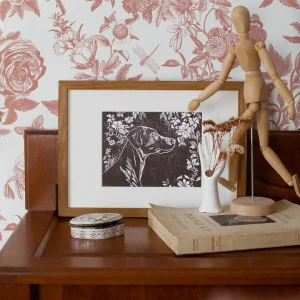 Linogravure chien et fleurs