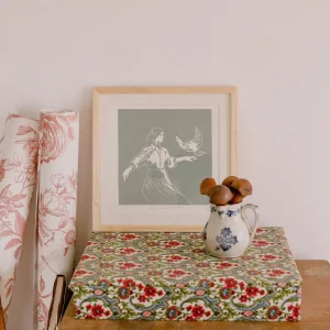 Linogravure femme et oiseau